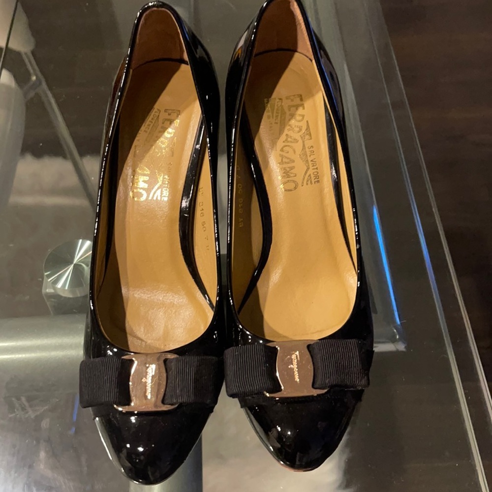 Salvatore Ferragamo Women Vara pump